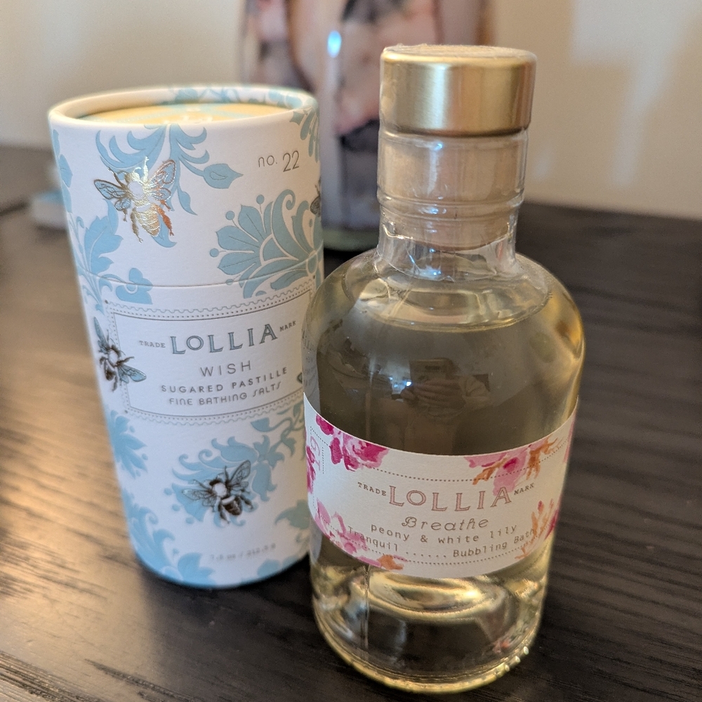 NWT Lollia bubble bath and bath salts set